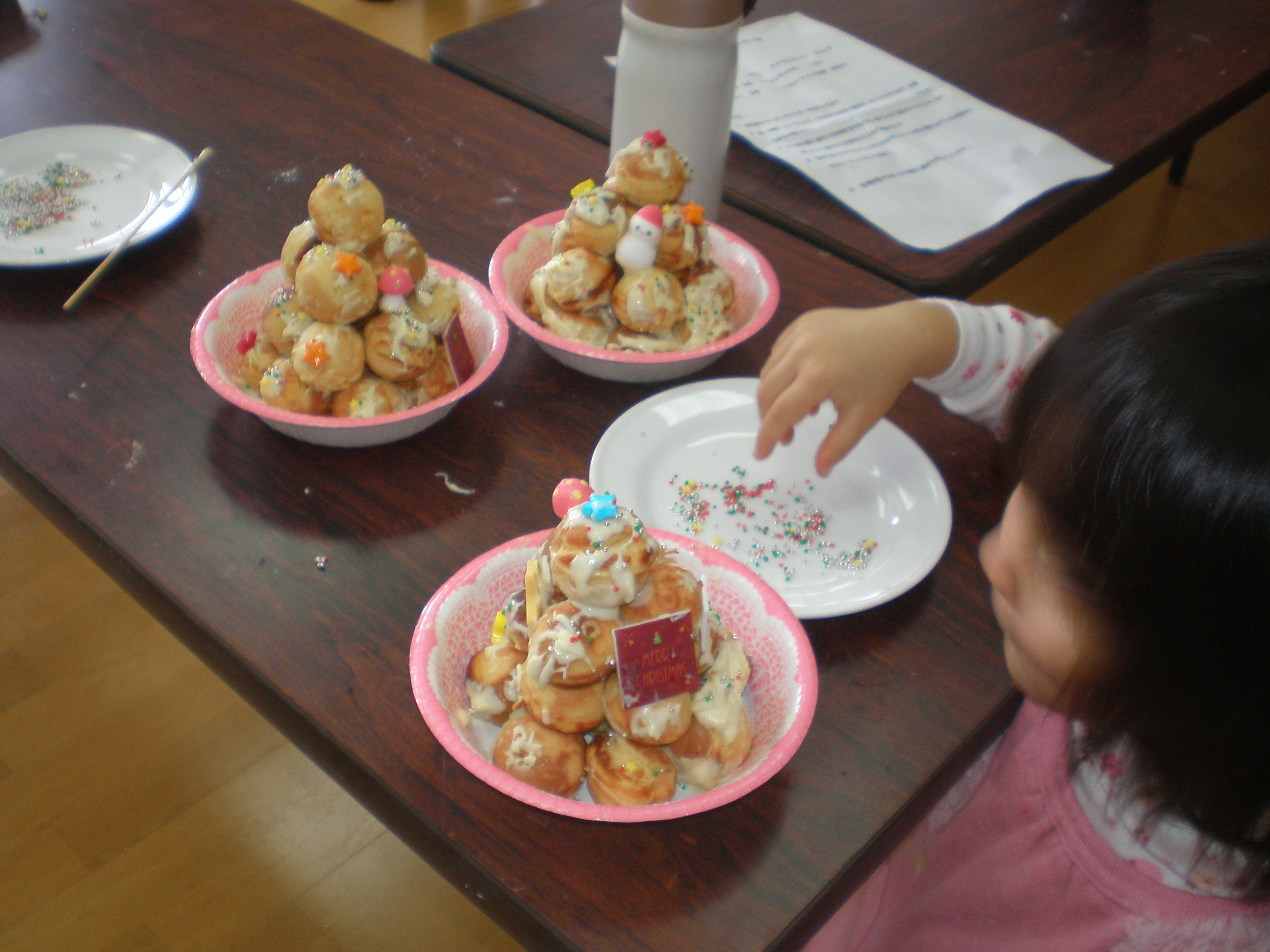 鈴カステラのツリーケーキ作りを体験しました 横手市子育て情報サイト はぐはぐ